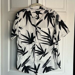 American Eagle White & Blue Floral Button Down Short Sleeve Shirt